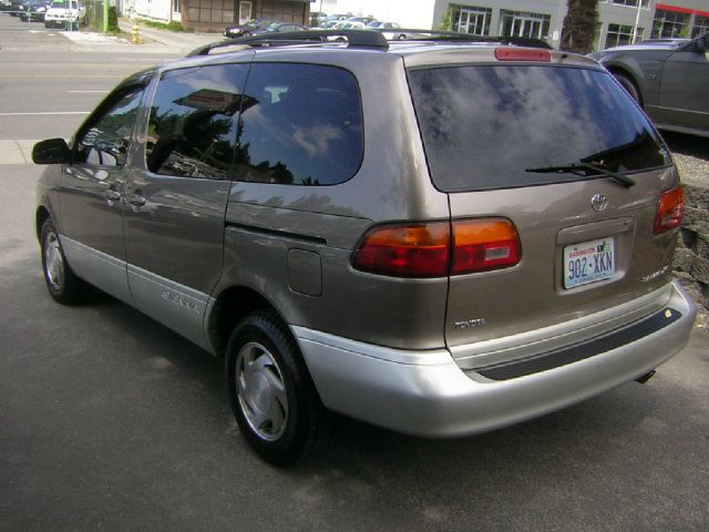 1999 Toyota Sienna