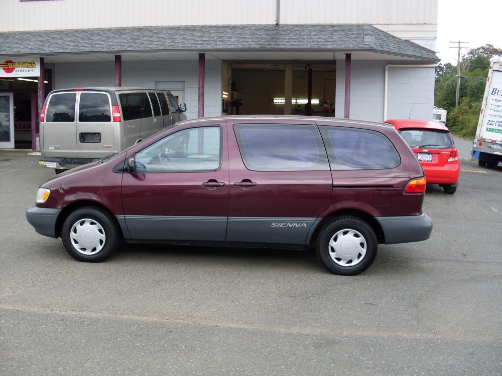 1999 Toyota Sienna XLE