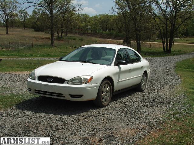 2004 Ford Taurus White