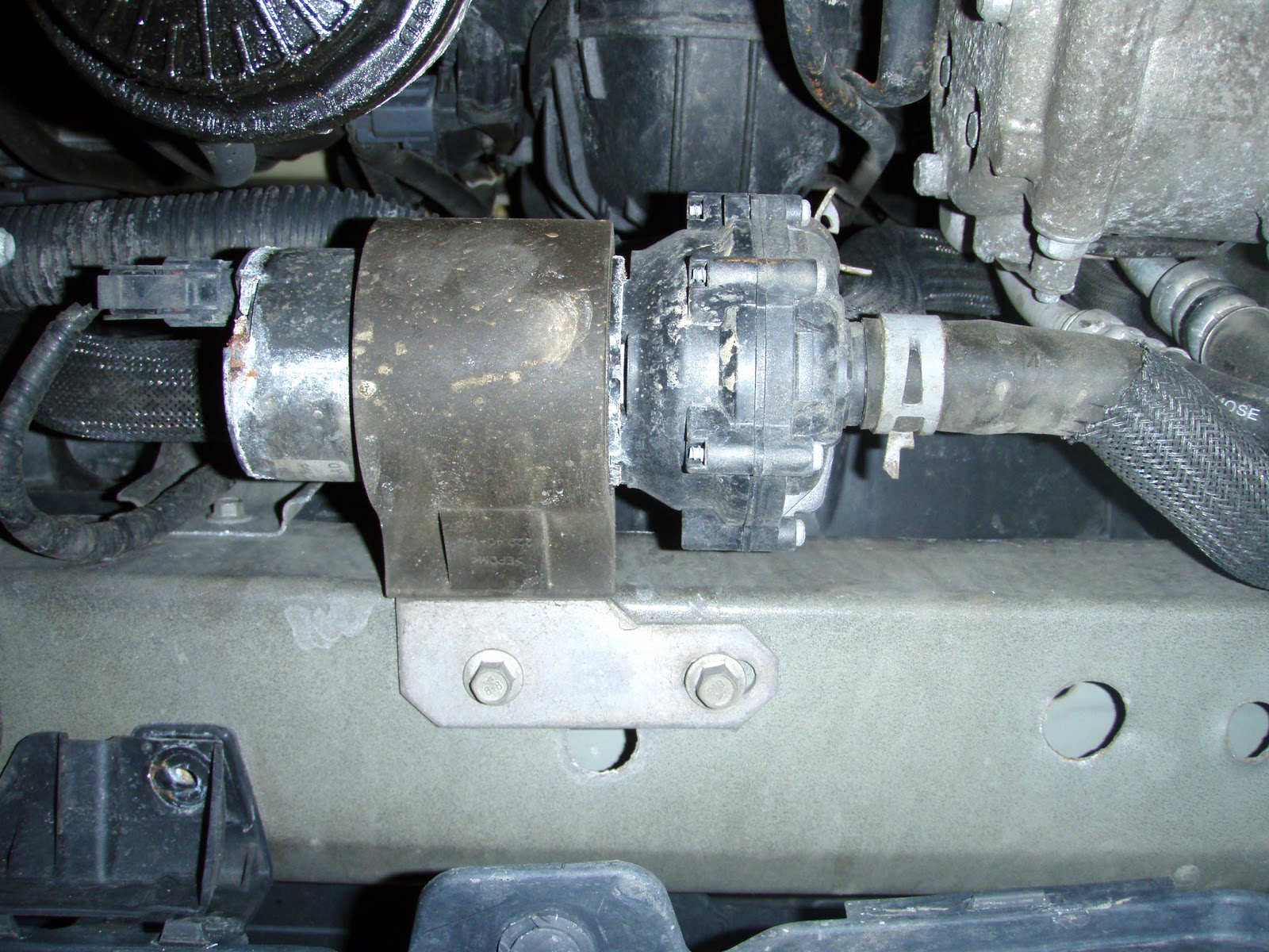 2005 Ford Escape Hybrid Cooling Pump