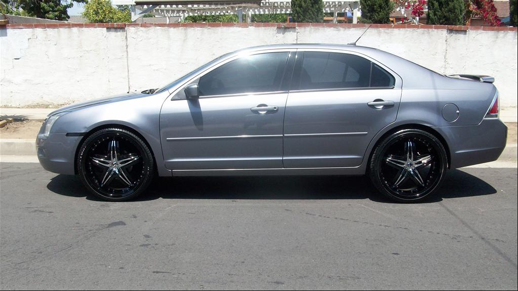 2007 Ford Fusion with Black Rims