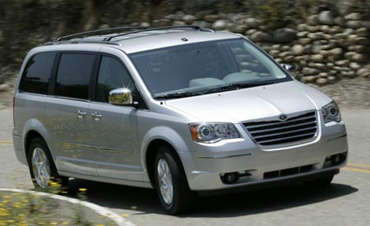 2008 Chrysler Town And Country Front Three Quarters View Photo 3