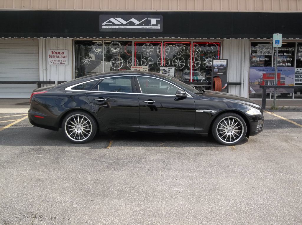 Jaguar XJ 2011 White with Black Rims