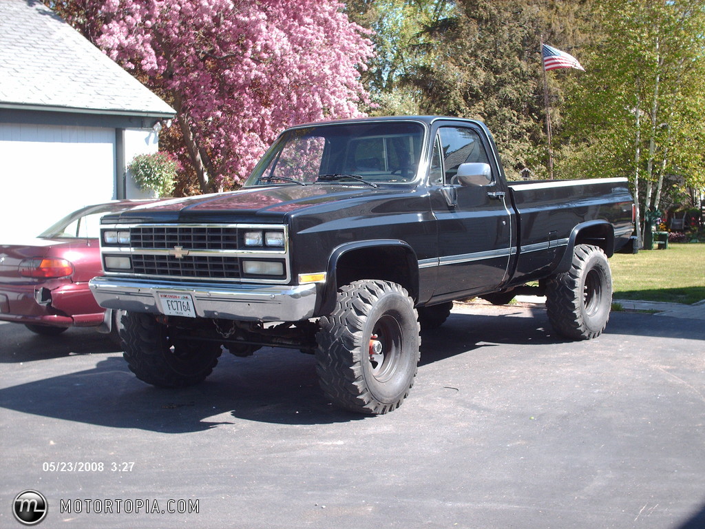 Lifted 1985 Chevy Scottsdale Truck. 